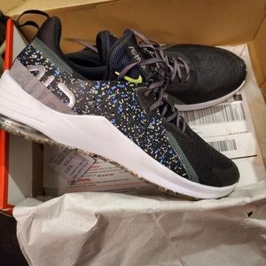 Nike Air Max Women's size 9.5 new in the box never worn